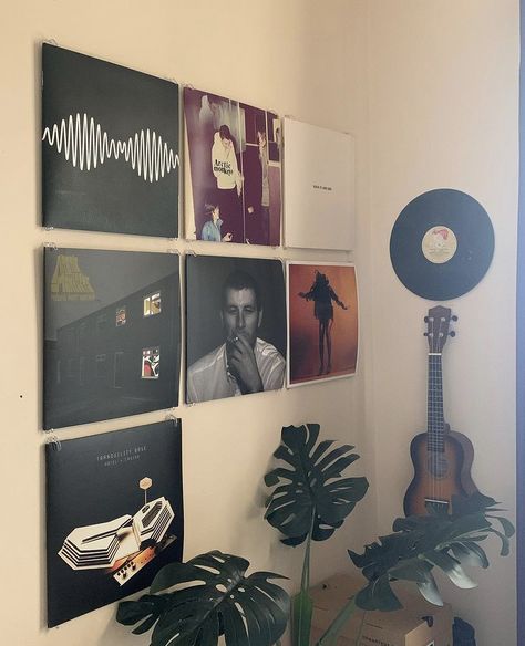 Artic Monkeys Bedroom, Arctic Monkeys Room Ideas, Room Decor Bedroom Music, Vinyls On Wall Aesthetic Bedroom, Cool Rug Ideas, Dark Music Room, Arctic Monkeys Room Decor, Arctic Monkeys Room, The Weeknd Room Decor