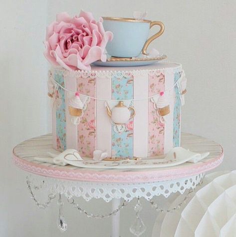 Teapot Birthday Cake, Tea Party Bday Cake, Tea Party Cake Ideas Girl Birthday, Tea Themed Cake, Tea Theme Cake, Tea Party Theme Cake, Tea Party Cake Ideas, Tea Party Cake Birthday, Tea Party Birthday Cake