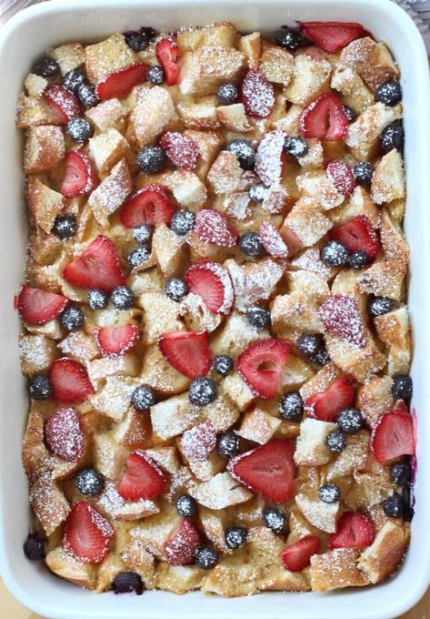 Berry French Toast Casserole, Berry French Toast, Menu Sarapan Sehat, Toast Casserole, Brunch Food, Breakfast And Brunch, French Toast Casserole, Think Food, Brunch Ideas