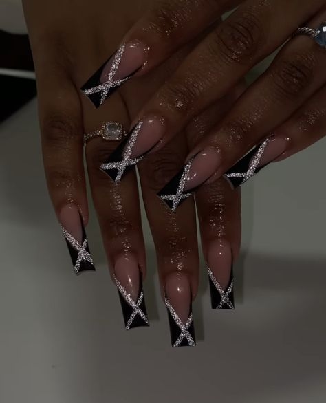 Graduation Nails Ideas, Unique Acrylic Nail Designs, Black Prom Nails, 21st Birthday Nails, Black Acrylic Nail Designs, Silver Nail Designs, Black Coffin Nails, Acrylic Ideas, Pretty Nail Colors