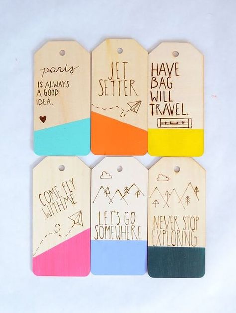 Custom luggage tags are exactly what your wanderlust-struck bridesmaids needs for their jet-setting adventures. Luggage Tags Diy, Diy Bridesmaid Gifts, Template Color, Diy Luggage, Travel Tags, Diy Bags, Template Wedding, Diy Tags, Travel Diy