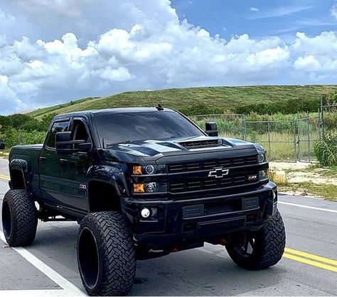 Xe Porsche, Jacked Up Truck, Diesel Trucks Ford, Custom Lifted Trucks, Chevy Trucks Silverado, Chevy Diesel Trucks, Trucks Lifted Diesel, Black Truck, Custom Chevy Trucks