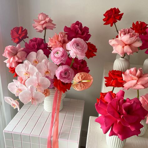 Bouquet Styles, Red Flower Arrangements, White Flowers Wedding, Kangaroo Valley, Pink Flower Arrangements, Orange Wedding Flowers, Valentine Bouquet, Red Valentine, Wedding Colours