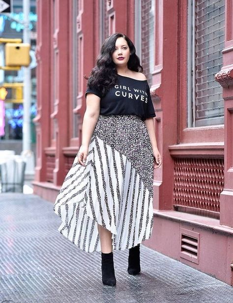 Or a pleated skirt with abstract and striped patterns to do the print mixing *for* you. 39 Cheap Things That'll Make You Look More Stylish Than You Actually Are Fashion Skirts, Shirred Dress, Women Fashion Edgy, Plus Size Skirts, Plus Size Fashion For Women, A Skirt, Colorblock Dress, Plus Size Womens Clothing, Curvy Outfits