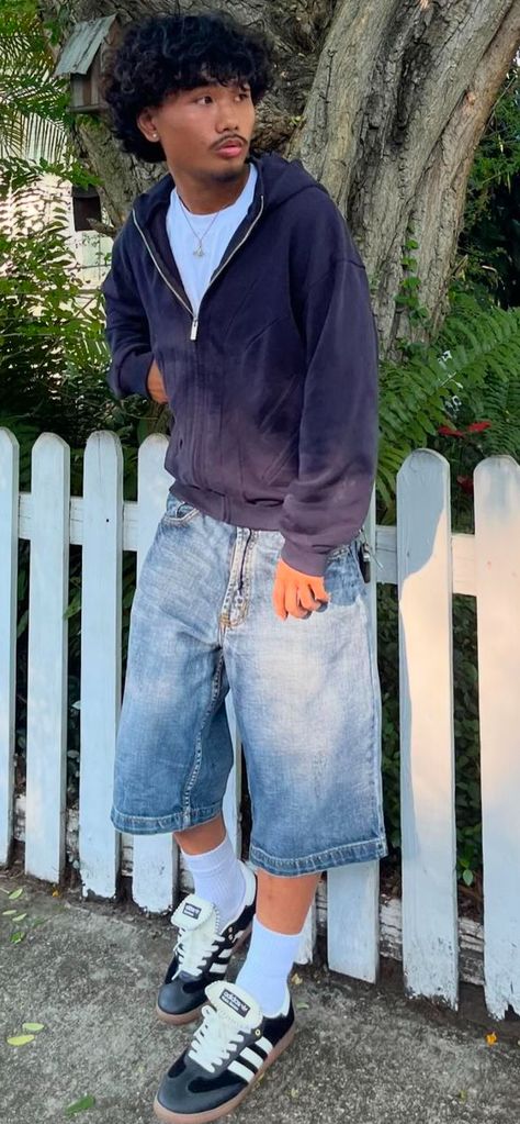 Mens Outfits For Concert, Bay Area Aesthetic Outfits Men, Fits Inspiration Men, Outfit Men Summer Street Styles, Guy Jorts Outfit, Street Wear Shorts Outfit Men, How To Style Jorts Men, Denim Jorts Outfit Men, Guy Fit Inspo Fall