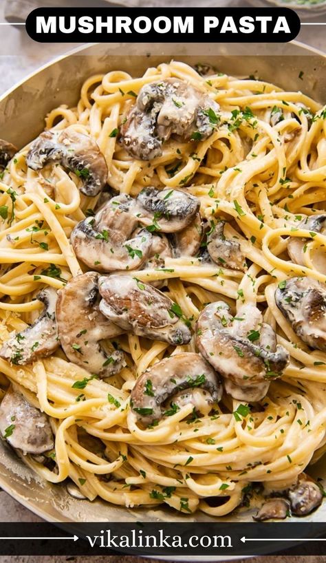 This luxuriously creamy mushroom pasta comes together in 20 minutes. Quick and delicious meat free dinner. Vikalinka Recipes, New Vegetarian, Creamy Mushroom Pasta, Vegetarian Pasta Recipes, Creamy Recipes, Mushroom Pasta, Vegetarian Pasta, Creamy Mushrooms, Pasta Shapes