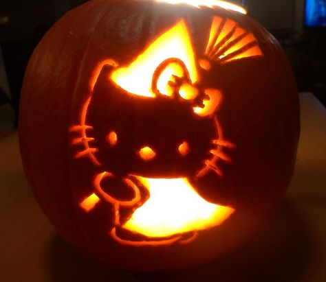 Happy Halloween! ♥ Hello Kitty Halloween Wallpaper, Witch Jack O Lantern, Kitty Pumpkin, Hello Kitty Pumpkin, Cute Pumpkin Carving, Halloween Pumpkin Designs, Charmmy Kitty, Pumpkin Carving Patterns, Kitty Coloring