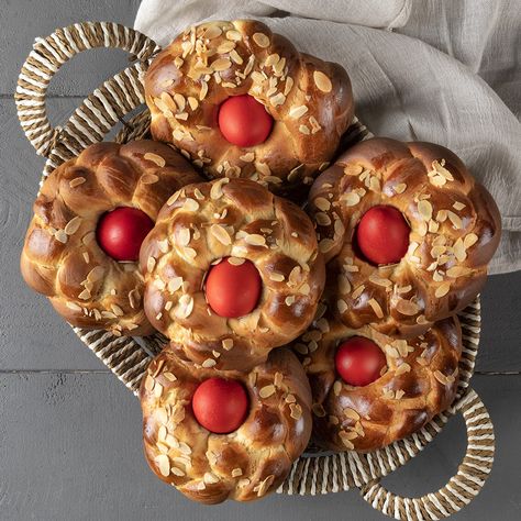 Easter is around the corner and that means it's time to prepare the classic Greek "tsoureki"! 💯 The traditional fluffy sweet bread that everyone loves in many different versions so you can choose your favorite! 😉 Greek Easter Recipes, White Food Coloring, Braided Buns, Greek Easter, Sweet Buns, Pastry Brushes, Sweet Bread, Braided Bun, Easter Treats