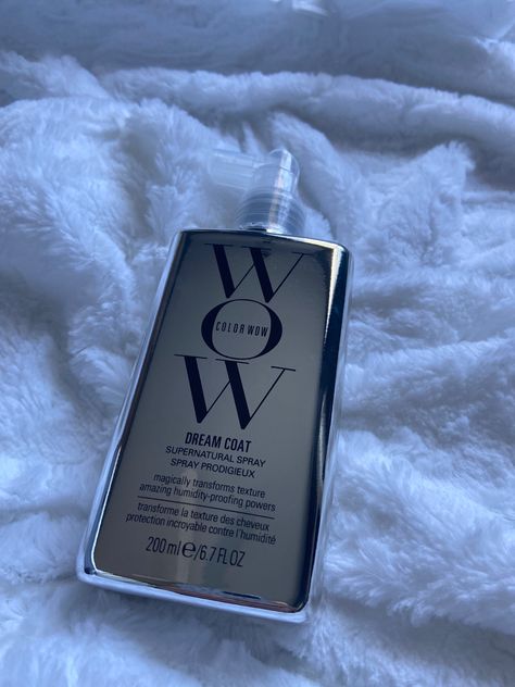 Wow Spray Hair, Wow Anti Frizz, Colour Wow Dream Coat, Wow Hair Spray, Colour Wow Dream Coat Hair, Hair Wow, Wow Dream Coat Hair, Hair Products Aesthetic, Hair With Color