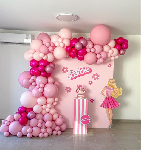 Barbie Diy Backdrop, Barbie Party Balloons, Barbie Birthday Balloon Garland, Barbie 1st Birthday Party, Barbie Birthday Balloons, Barbie Balloon Backdrop, Barbie Event Decor, Barbie Balloon Decor, Barbie Backdrop Ideas