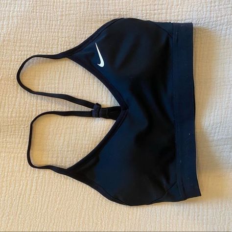 Cute Sports Bra Aesthetic, Nike Sports Bra Aesthetic, Nike Sports Bra Outfit, Sport Bra Nike, Nike Gym Outfit, Cute Sports Bras, Nike Bra, Sports Bra Outfit, Gymwear Outfits