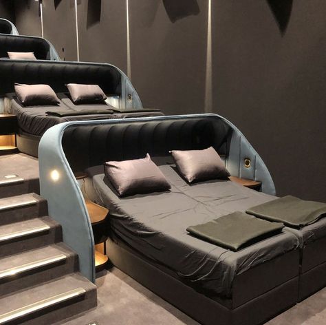 Movie Theater Beds Cinema Pathé in Switzerland Bed Cinema, بيوت ملكية, Bedroom Screens, Sala Cinema, Home Theater Room Design, Theater Room Design, Cinema Seats, Home Cinema Room, Loft Interior