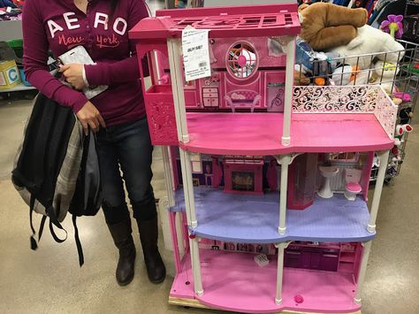 Barbie Townhouse, Games Pictures, Mansion Kitchen, Pink Tub, Diy Barbie House, House Slide, House Redo, Exploding Kittens, Diy Barbie Furniture