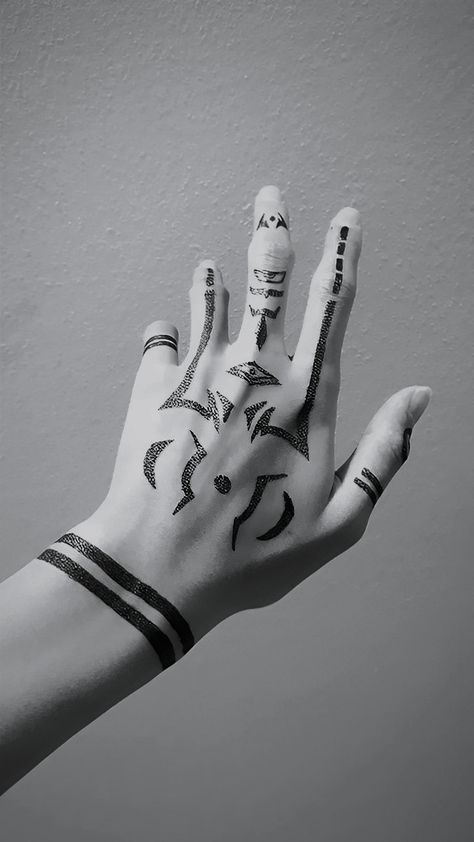 Hand Markings Drawing, Mini Easy Tattoo Ideas, Anime Tattoos On Hand, Cool Drawings On Hands Tattoo Ideas, Sakuna Jujutsu Tattoo Design, Cute Drawings To Do On Your Hand, Cool Hand Designs, Hand Tattoos Sharpie, Hand Tattoos To Draw On Yourself