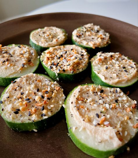 Cucumber With Hummus, Healthy Snacks With Hummus, Hummus Bagel, Hummus Snacks, Cucumber And Hummus, Hummus And Cucumber, Cucumber Snack, Hummus Cucumber, Cucumber Hummus