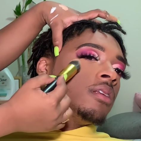 Makeup On Boyfriend, Makeup Boyfriend, Artist Boyfriend, Doing Makeup On Boyfriend, Doing Your Boyfriends Makeup, Doing Bf Makeup, Boyfriend Does My Makeup, Couple Makeup Relationship Goals, Boyfriend Makeup