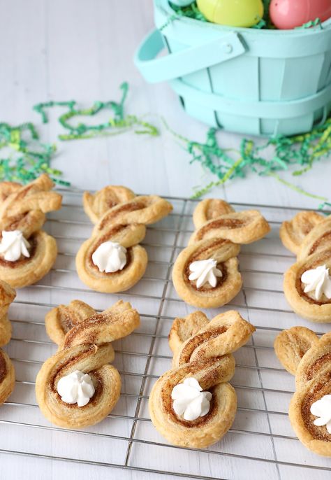 Bunny Twists, Desserts Cinnamon, Easter Fun Food, Easy Easter Treats, Easy Easter Desserts, Easter Appetizers, Desserts Ideas, Cinnamon Twists, Healthy Easter