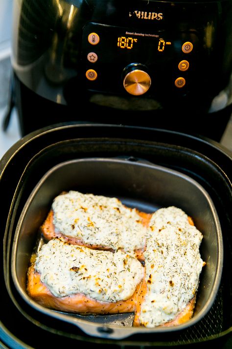 Artikeln innehåller reklamlänkar Allt som går snabbt men där man samtidigt inte kompromissar på smak och kvalitet är min melodi! I går så åt vi det här, min favoritlax dvs… Airfryer Recept, Air Fryer Fish, Scones, Air Fryer, Low Carb, Food And Drink, Fish, Low Carb Recipes