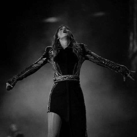 Stadium Tour, Red Taylor, Taylor Swift Album, Best Albums, Taylor Swift Lyrics, Taylor Swift 13, Taylor Swift Pictures, Black And White Pictures, Taylor Alison Swift