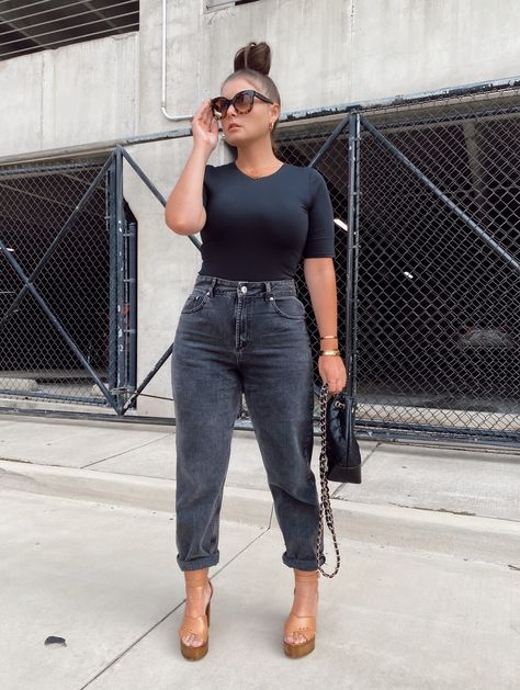 5 WAYS TO WEAR BLACK JEANS FOR SUMMER | THE RULE OF 5 Black T Outfit, Casual Black Jeans Outfit Spring, Black Denim Jeans Outfit Summer, Date Night Summer Outfits Classy, Mid Size All Black Outfit, Plus Size Outfits Spring 2023, Non Jean Outfits, Trendy Midsize Outfits, Midsize Style Summer