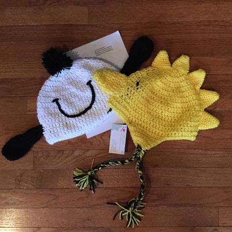 Fun Crochet Beanies, Snoopy And Woodstock Costume, Crochet Dog Hats, Woodstock Costume, Bts Insta, Snoopy Baby, Crochet Dog Hat, Baby Snoopy, Snoopy Woodstock