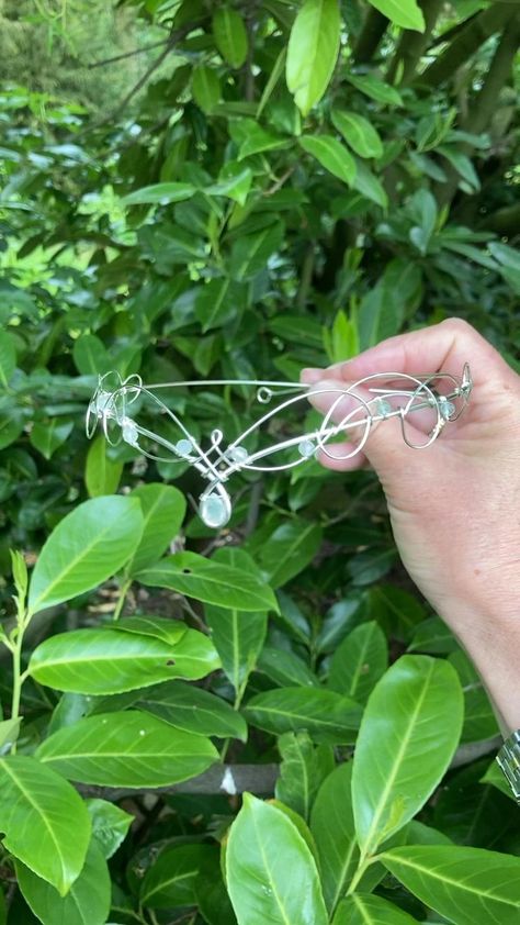 Silver Prehnite Circlet Tiara | Handmade wire jewelry, Fairy jewelry, Diy wire jewelry Wire Jewelry Diy, Fairy Costume Diy, Wire Wrapped Jewelry Diy, Diy Jewelry Unique, Fairy Jewelry, Wire Jewelry Designs, Magical Jewelry, Handmade Jewelry Tutorials, Diy Wire Jewelry