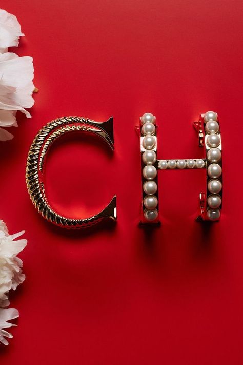 Carolina Herrera: Ch Carolina Herrera, Edgy Accessories, Classy Girl, American Fashion Designers, Classy And Fabulous, Gold Accessories, Fashion Logo, Carolina Herrera, White Fashion