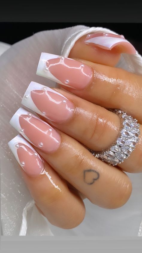 Pearl Gem Nail Designs, White French Tip Nails Pearls, Short French Nails With Pearls, Pearl White Acrylic Nails Square, White French Tip Pearls, White Tips With Pearls, Short White Graduation Nails, Square French With Pearls, Pink Nail Designs With Gems