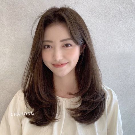 Medium Layered Haircuts Korean, Korean Haircut Straight, Asian Hair Styles Medium Length, Medium Korean Hair, Medium Length Haircut Korean Style, Medium Korean Haircut, Korean Hair Cuts Medium, Haircut Korean Girl, Asian Medium Hair