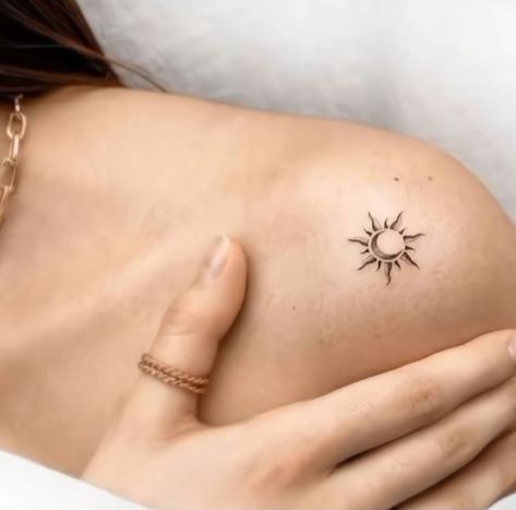 Soft Soul Tattoo, Collarbone Sun Tattoo, Tiny Wrist Tattoos, Beautiful Tattoos For Women, Anklet Tattoos, Mother Tattoos, Bff Tattoos, Sun Tattoos, Shoulder Tattoos For Women