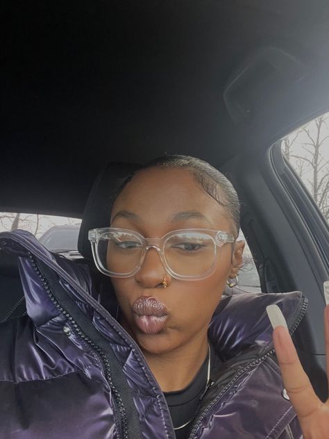 Big Clear Glasses, Aesthetic Prescription Glasses, Glasses For Black Women, Big Framed Glasses, Thick Glasses Aesthetic, Clear Glasses Aesthetic, Clear Prescription Glasses, Glasses Prescription, Clear Glasses Frames Black Women