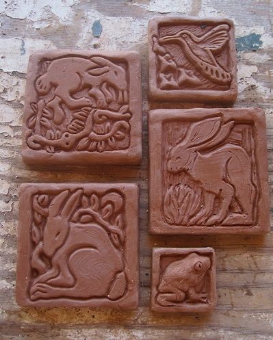 Decorative Clay Tiles, Ceramic Tile Projects Ideas, Relief Ceramic, Clay Relief Tiles Ideas, Pargetting Design, Ceramic Slabs Tiles, Tile Sculpture, High School Clay Projects, Relief Tiles