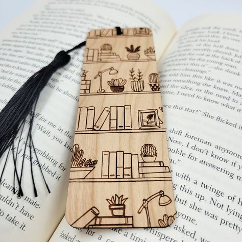 Cricut Wooden Bookmarks, Wooden Bookmarks Handmade, Wood Burnt Bookmarks, Diy Wooden Bookmark, Wood Bookmarks Diy, Wood Burning Bookmark Ideas, Laser Engraved Bookmarks, Woodburning Bookmarks, Simple Wood Burning Designs