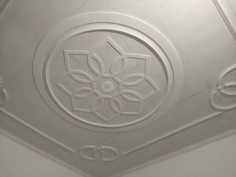 Pop Design For Mandir, Pop Design For Roof Modern, Pop Latest Design, Pop Design For Roof Simple, Latest Plus Minus Pop Design For Roof, Simple Sealing Design Roof, Ceiling Medallion Wall Art, Ceiling Layout, Coffered Ceiling Design