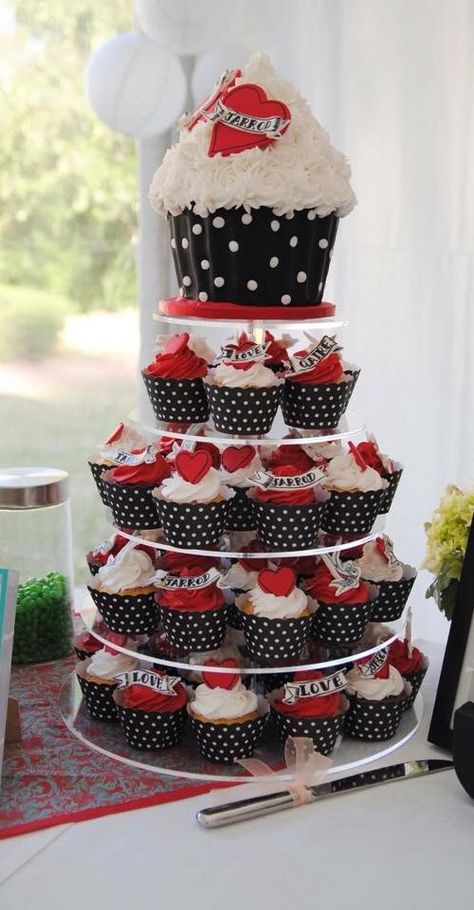 50s Wedding Theme, Flamenco Party, 1950 Wedding, Pin Up Party, 50s Theme Parties, Rockabilly Mode, Rockabilly Party, Cupcake Tower Wedding, 50s Wedding