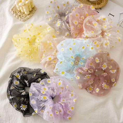 Diy Hair Scrunchies, Hair Tie Accessories, Hair Rubber Bands, Scrunchies Hair, Tie Pattern, Girly Accessories, Hair Scrunchies, Daisy Pattern, Diy Hair Accessories