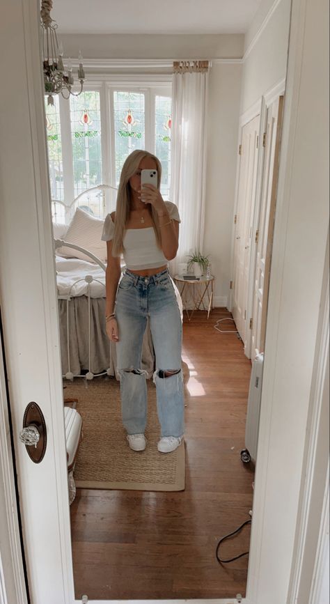 Zara jeans, princess polly, aesthetic room, outfit inspo , picture inspiration Ripped Wide Leg Jeans Outfit, White Girl Outfits, Zara Wide Leg Jeans, Fit Checks, Simple Outfits For School, Cute Outfits With Jeans, College Fits, Casual Preppy Outfits, Outfit Inspo Casual