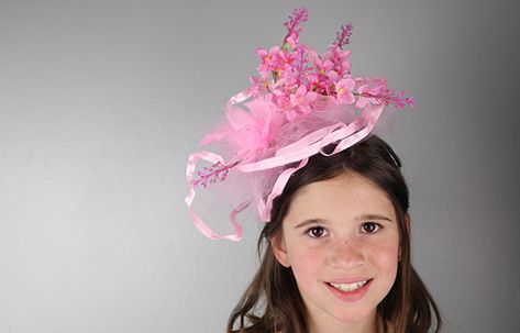 fascinators/fancy hats; simple headbands, paper plates (or other stiff cardboardish paper), & assorted materials from $1 store Diy Tea Party Hats, Tea Party Crafts, Diy Fascinator, Fascinators Hats, Diy Tea Party, Bowl Hat, How To Wear Headbands, Tea Hat, Girls Night Crafts