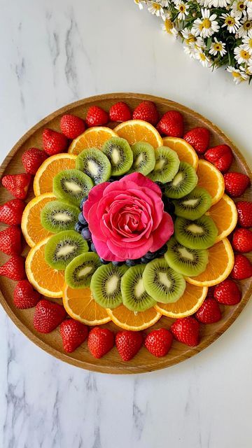 Fruit Tray Designs, Fruit Platter Ideas, Fruit Salad Decoration, Fruit Platter Ideas Party, Fruit Presentation, Amazing Food Platters, Peaceful Evening, Platter Ideas, Fruit Platter Designs