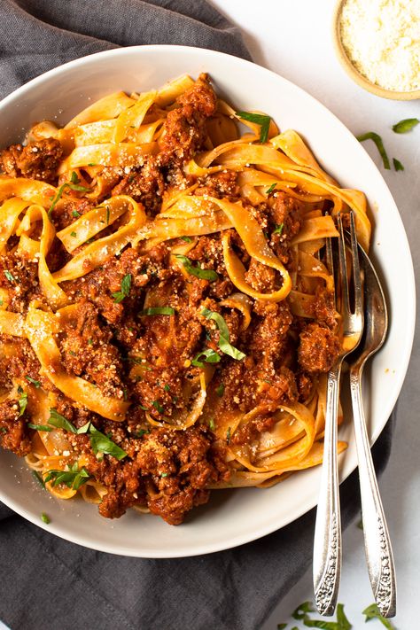 undefined Ground Turkey Bolognese, Turkey Bolognese Sauce, Turkey Bolognese, Lexi's Clean Kitchen, Resep Pasta, Healthy Italian, Pasta Bolognese, Bolognese Recipe, Healthy Turkey