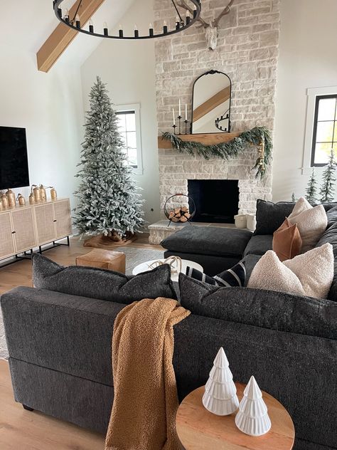 Christmas Cosy, Mobil Homes, Future Farmhouse, Couch Styling, Lazy Morning, Cottage Inspiration, Cosy Home, Living Room Remodel, Decor Home Living Room