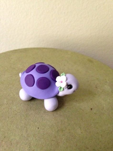 Sew Hacks, Polymer Clay Turtle, Fimo Kawaii, Clay Turtle, Clay Crafts For Kids, Fondant Animals, Clay Fairies, Clay Diy Projects, Clay Crafts Air Dry