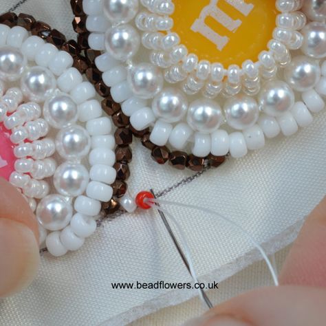 Needle Beading, Beading Stitches, Hand Beaded Embroidery, Bead Embroidery Tutorial, Beads Pictures, Scrap Material, Embroidery Tutorial, Felt Jewelry, Single Bead