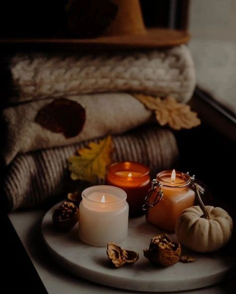 Candle Lifestyle, Autumn Hygge, Candle Photography Ideas, Candle Photoshoot, Candle Photography, Halloween Bedroom Decor, Autumn Skincare, Fall Candle Scents, Autumn Candle