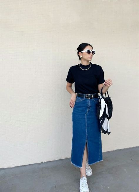 Midi Jean Skirt Outfits Summer, Jeans Skirt Outfit Summer, Long Skirt Casual Outfit, Jeans Midi Skirt Outfit, Black Jeans Skirt Outfit, Midi Jeans Skirt Outfit, Denim Skirt Outfit Casual, Long Skirt Ideas, Midi Jean Skirt Outfits