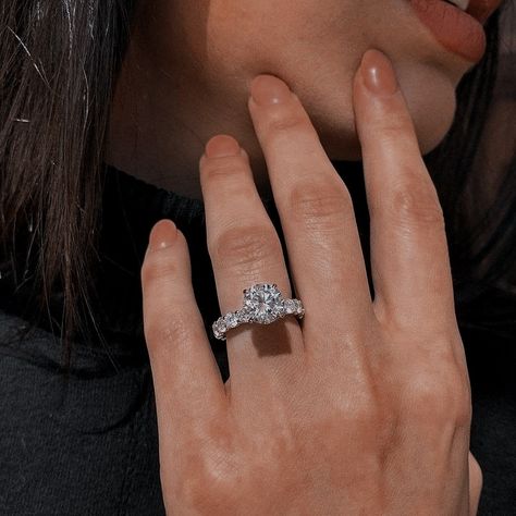 Classy Rings Engagement, Big Round Engagement Ring, Diamond Rings Aesthetic, Classy Engagement Rings, Engagement Ring Aesthetic, Wedding Ring Aesthetic, Cartier Engagement Ring, Cartier Engagement Rings, Indian Engagement Ring