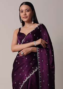 Bridesmaid Indian Wedding, Saree For Bridesmaid, Chinon Saree, Cocktail Sarees, Wine Saree, Bridesmaid Indian, Embroidery Work Saree, Embroidery Work Blouse, Wedding Salwar Kameez