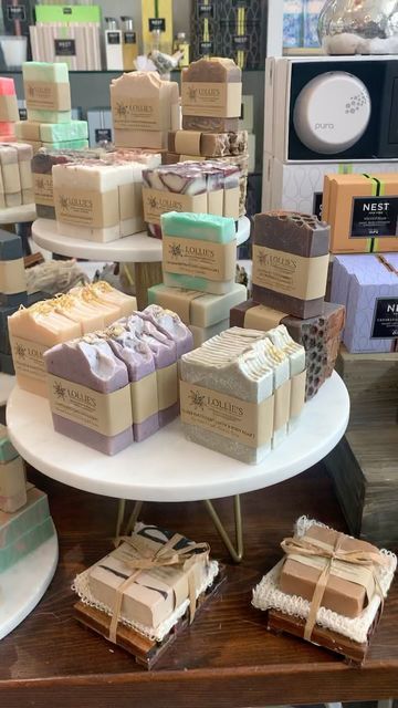 Soap Table Display, Soap Selling Display, Soap Craft Show Display, Soap Store Display Ideas, Soap Making Aesthetic, Soap Shop Display, Soap Displays For Craft Shows, Soap Wrapping Ideas, Soap Display Ideas