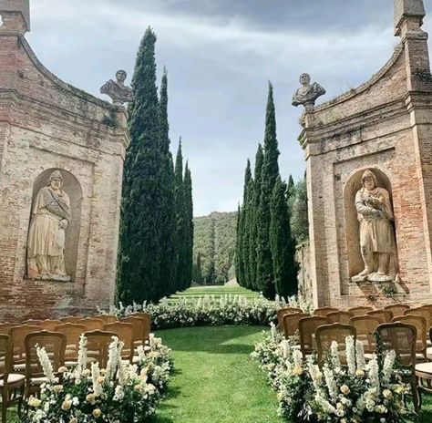 Italy Wedding Aesthetic, Villa Cetinale, Wedding Europe, Most Beautiful Wedding Venues, Tuscany Italy Wedding, Rustic Italian Wedding, Wedding Venues Italy, Unusual Wedding Venues, Wedding Venue Locations