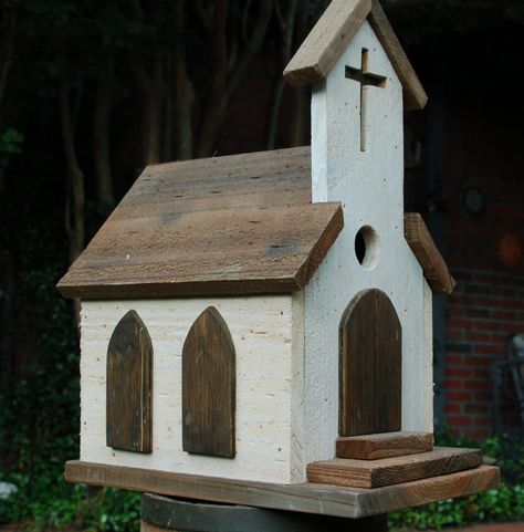 Church Birdhouses Rustic, Birdhouse Church, Church Birdhouses, Bird House Plans Free, Child Hand, Wooden Birdhouse, Homemade Bird Houses, Bird Houses Ideas Diy, Birdhouses Rustic